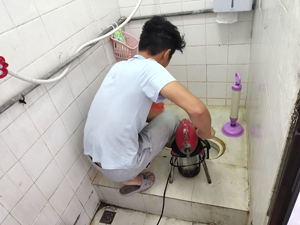 垦利管道堵塞冒臭气 专业师傅现场解决问题