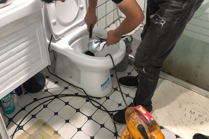 垦利马桶堵塞自己疏通还是找师傅？专业上门服务让你省时更省心